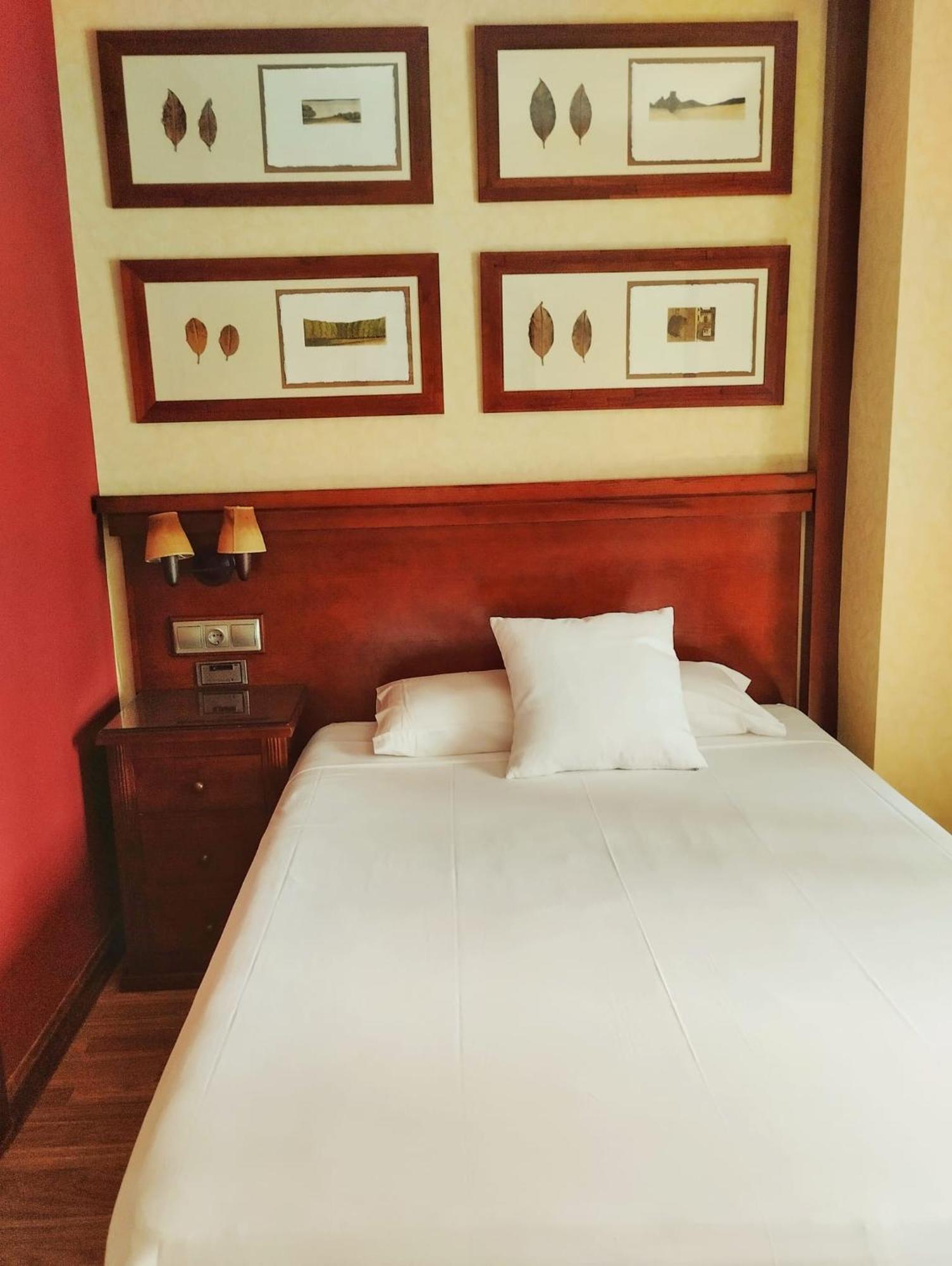 Hostal Los Infantes Olvega Buitenkant foto